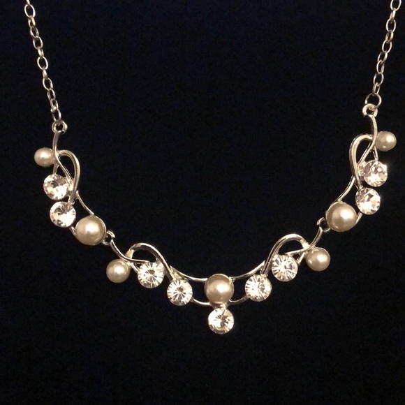 Pearls on the Town (Necklace & Bracelet) - Picture 3 of 4